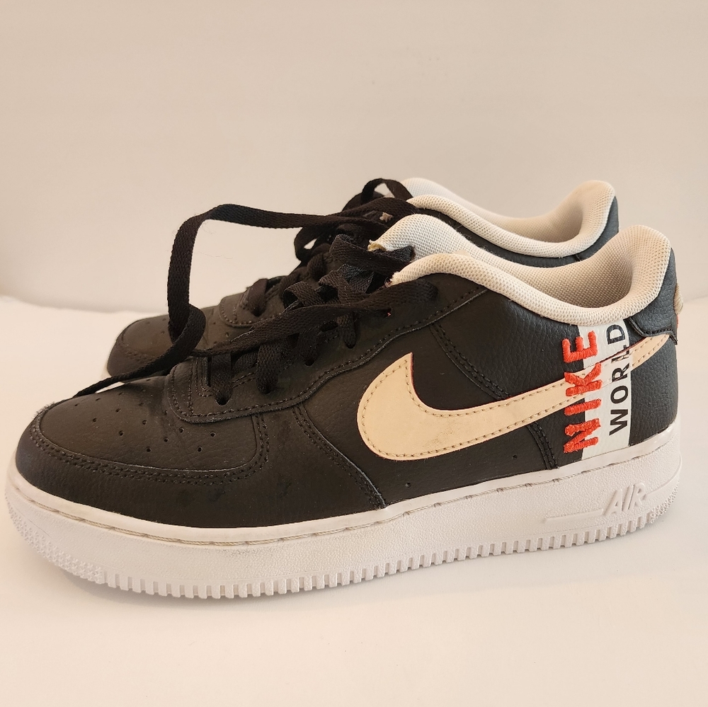 NIKE AIR FORCE 1 Youth size 6Y